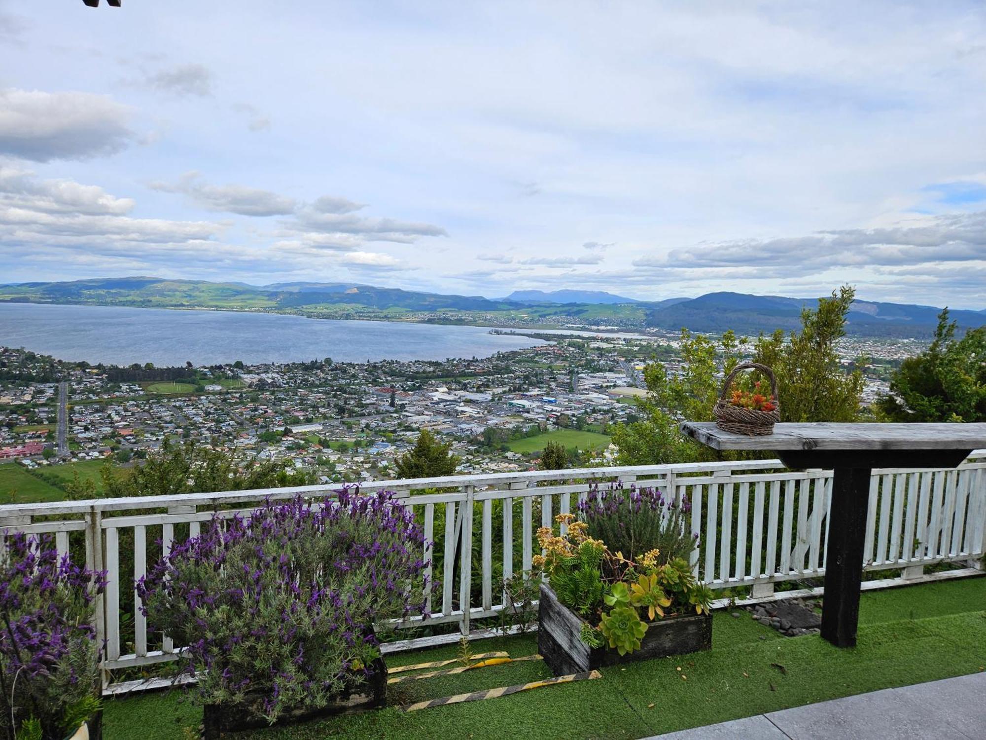 Aorangi Mountain Lodge ロトルア エクステリア 写真
